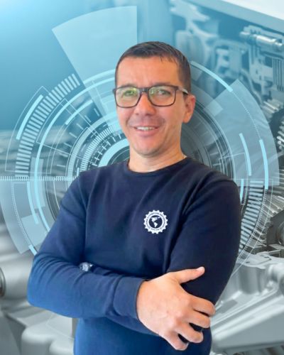 Diretor Comercial. <br>Eng. de Produção Mecânica, Especialista em Engenharia Automotiva.