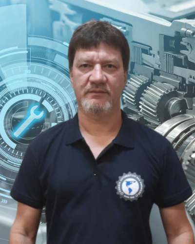 Professor técnico, técnico em retífica de motores, técnico em transmissões automáticas e automatizadas.