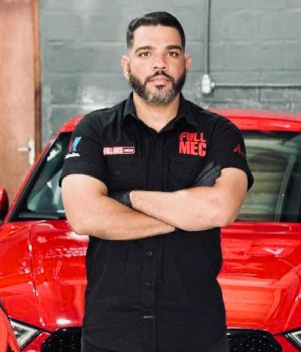 Especialista em Transmissões Automáticas e troca de fluído.